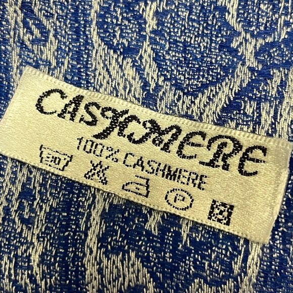 Off-White Cashmere Jacquard Scarf and/or Wrap with Blue Paisley Ends and Tassels - Picture 8 of 12